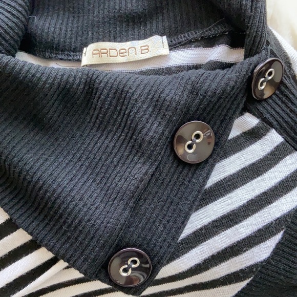 Arden B. B&W Knit Dress - Picture 7 of 8